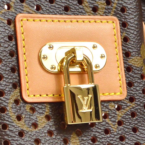 LOUIS VUITTON 2006 POCHETTE ACCESSOIRES M95185 40345 For Sale