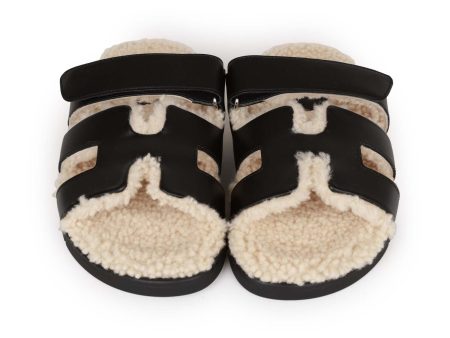 Hermes Chypre Sandals Black and Ecru Shearling 38 Online Hot Sale